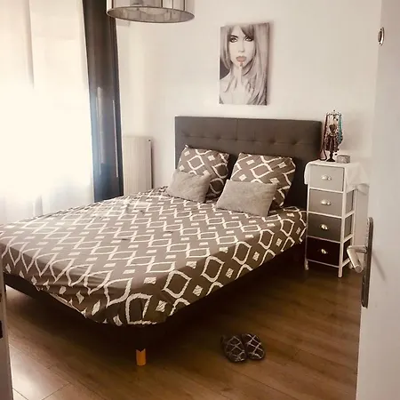3 Pieces Calme 5 Mn Port Apartment